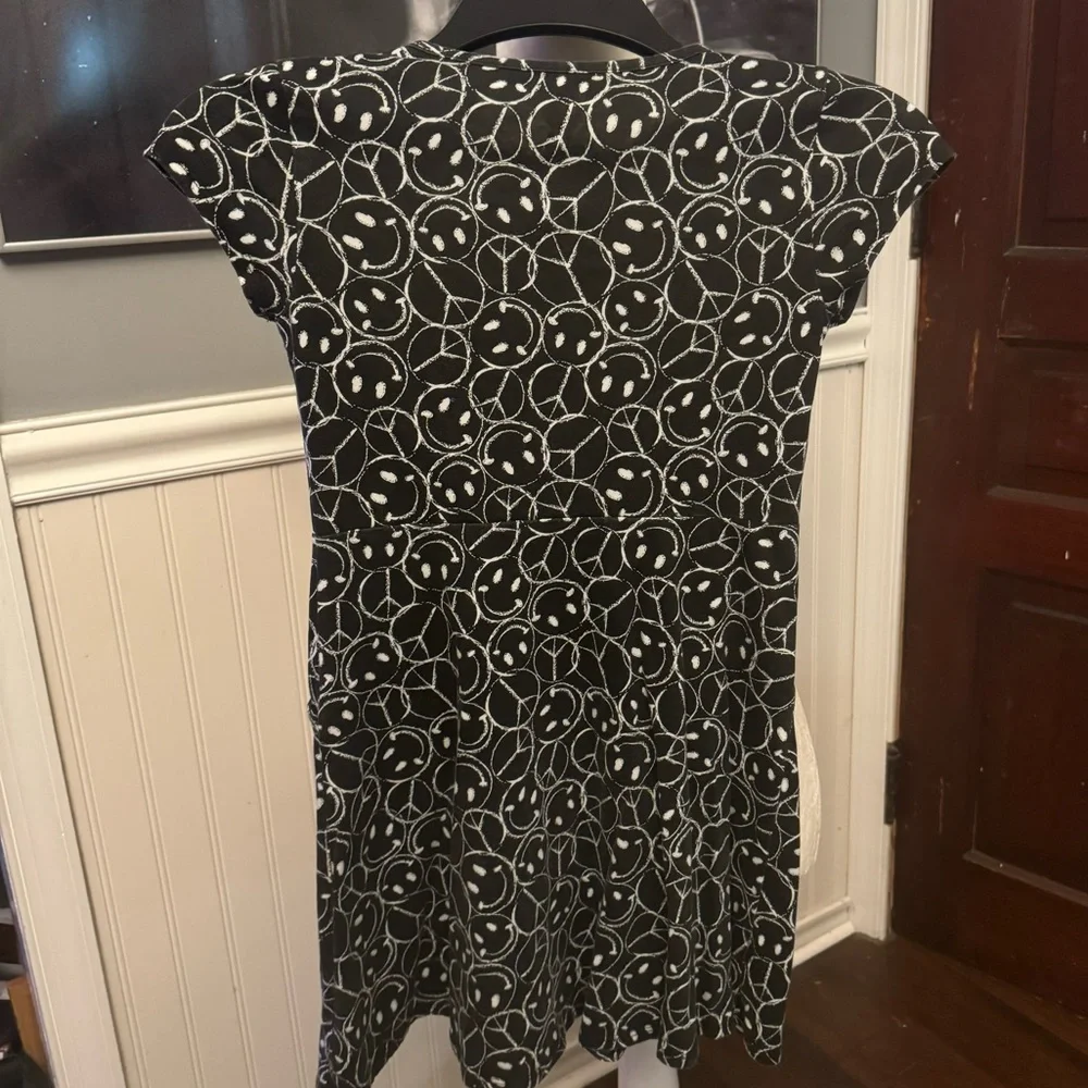 Wonder Nation Girl’s Black White Dress Peace Signs Smiley Faces Size M (7-8)